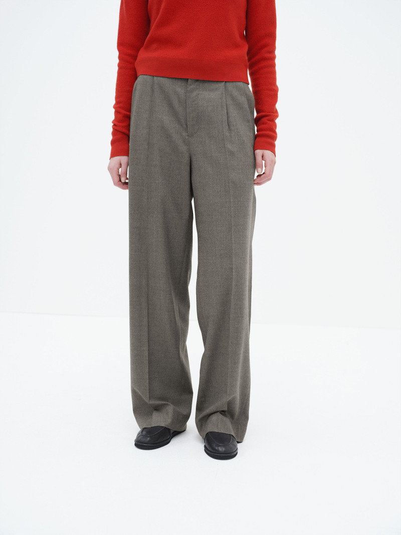 SUPER LIGHT WOOL TWO-TUCK SLACKS 3