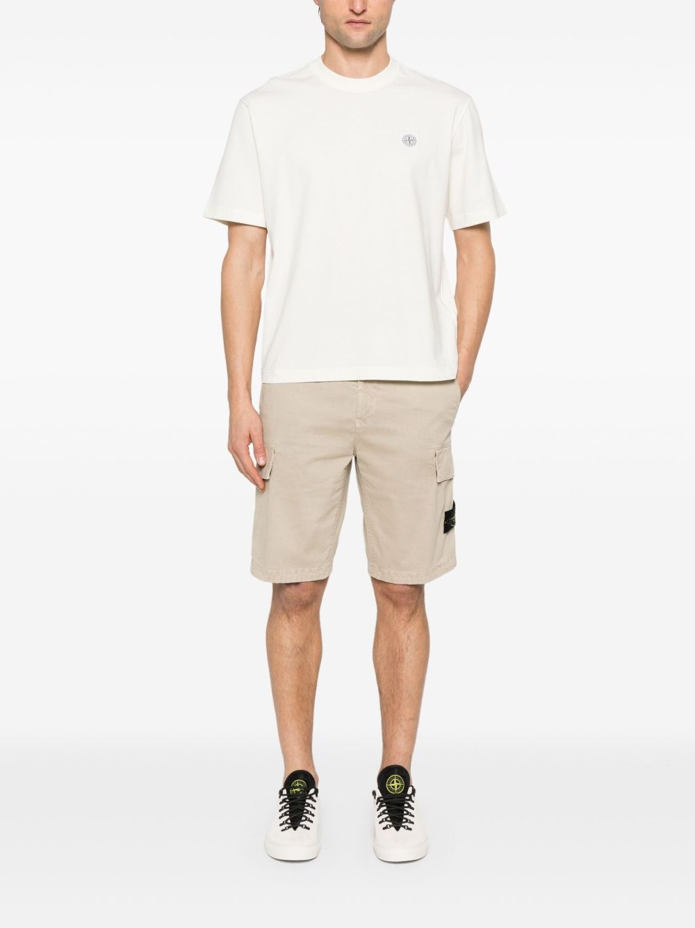 Compass-badge cargo shorts - 2