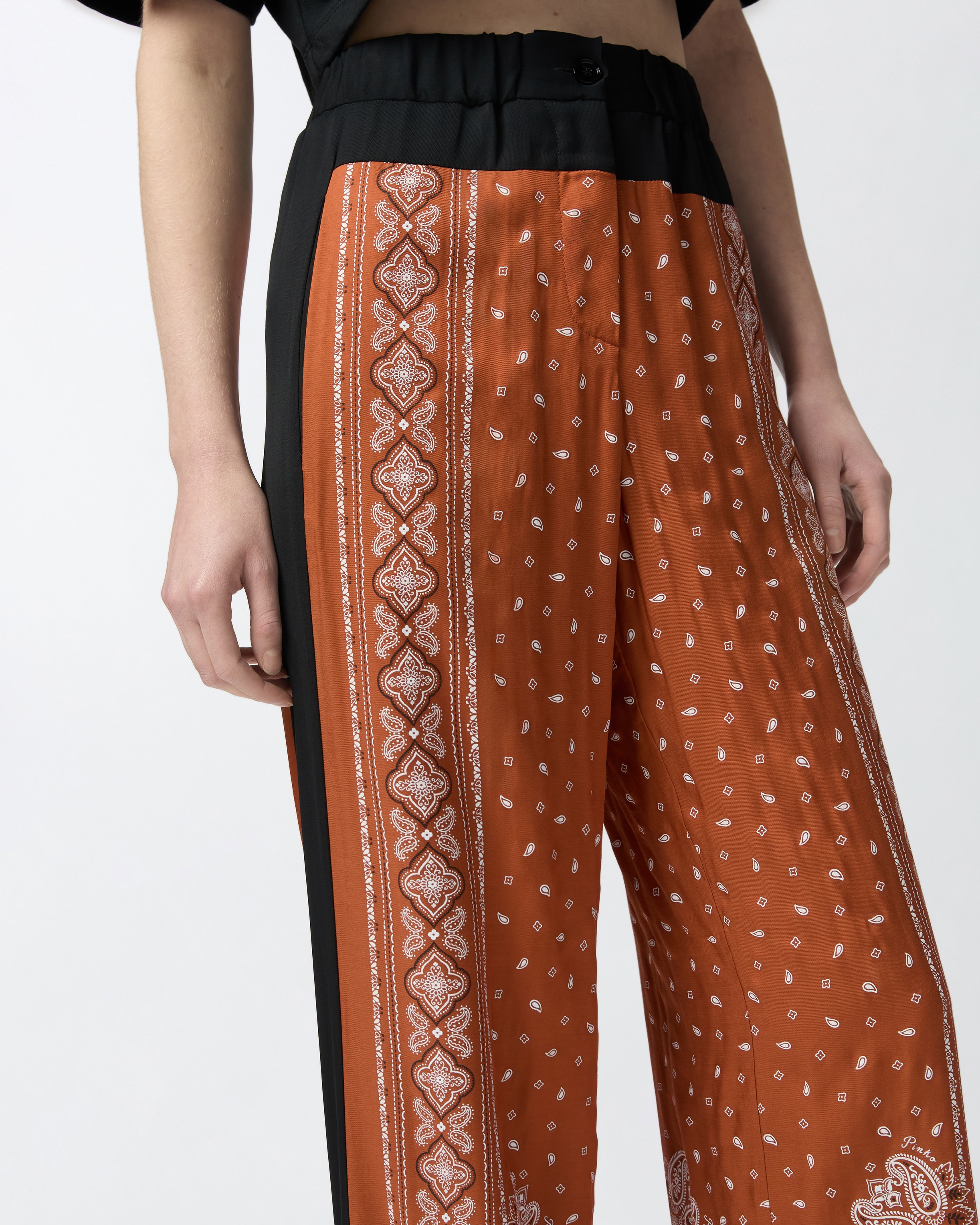 LOOSE LIGHT BANDANA PRINT TROUSERS - 5