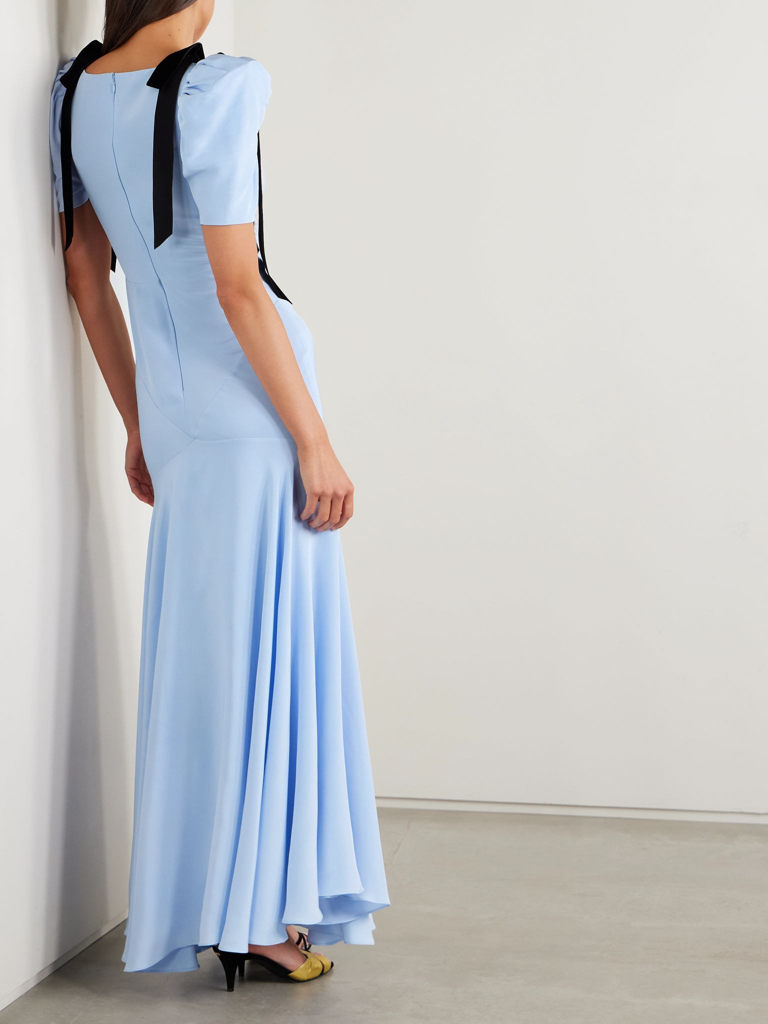 Velvet bow-embellished silk-crepe gown Blue - 3