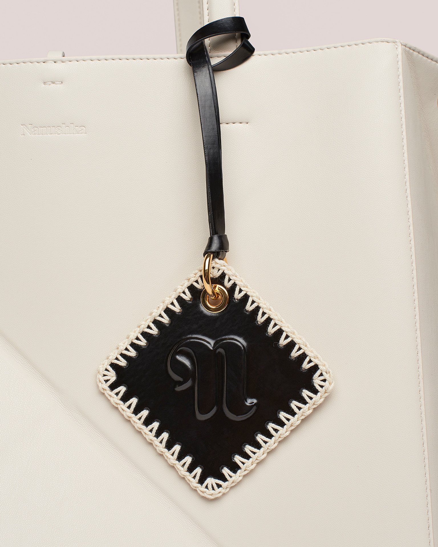 CROCHET KEYRING - Patent alt-nappa keyring - Black/creme - 3