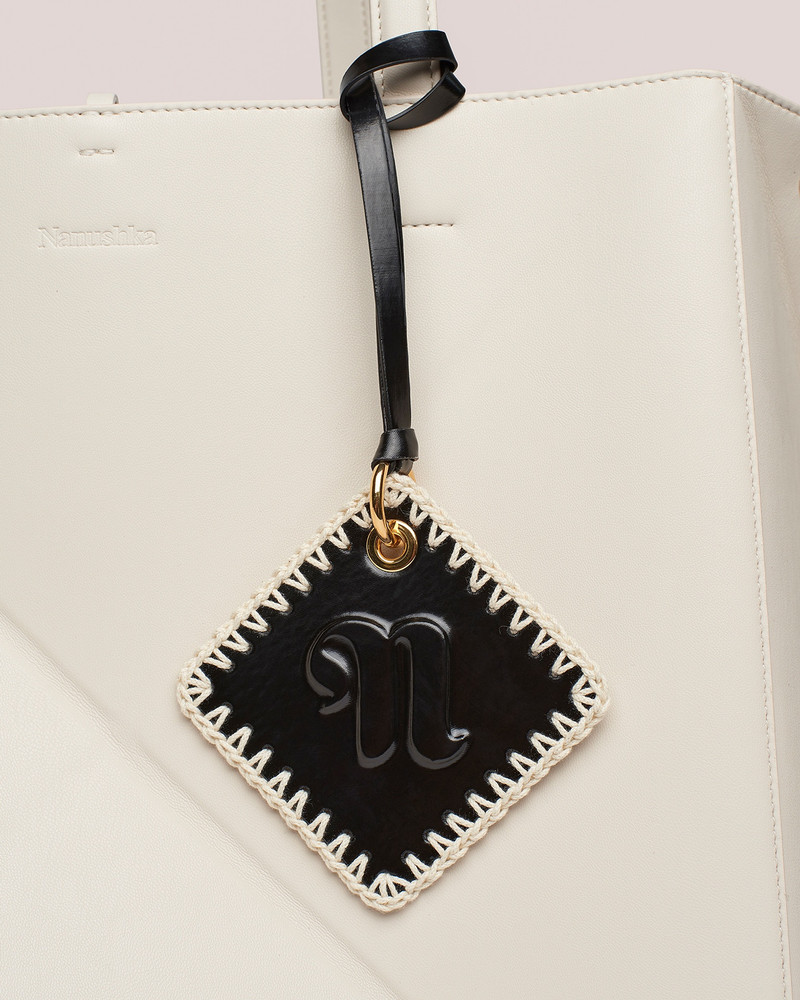 CROCHET KEYRING - Patent alt-nappa keyring - Black/creme 3