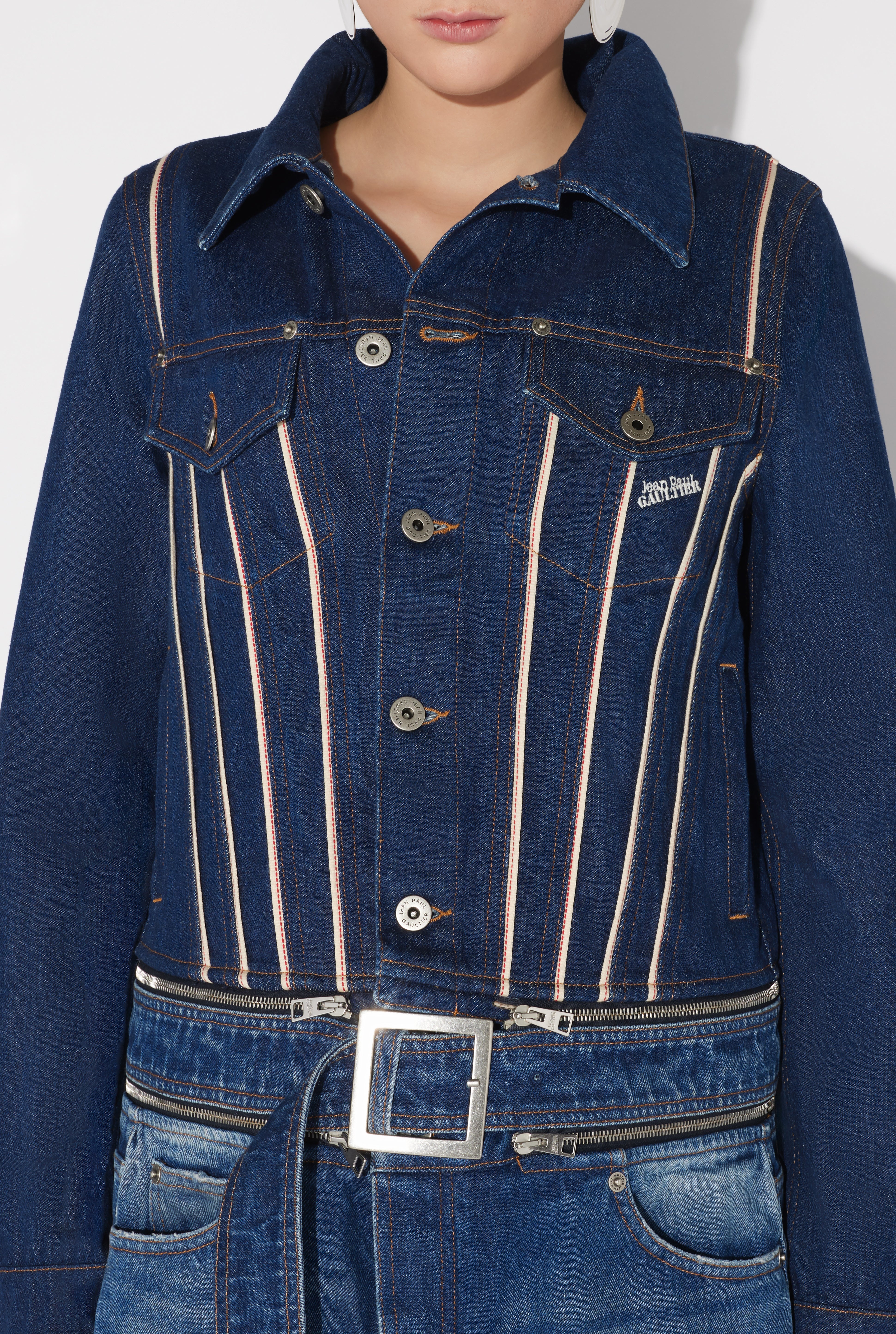 THE TWO-WAYS-TO-WEAR DENIM COAT - 7