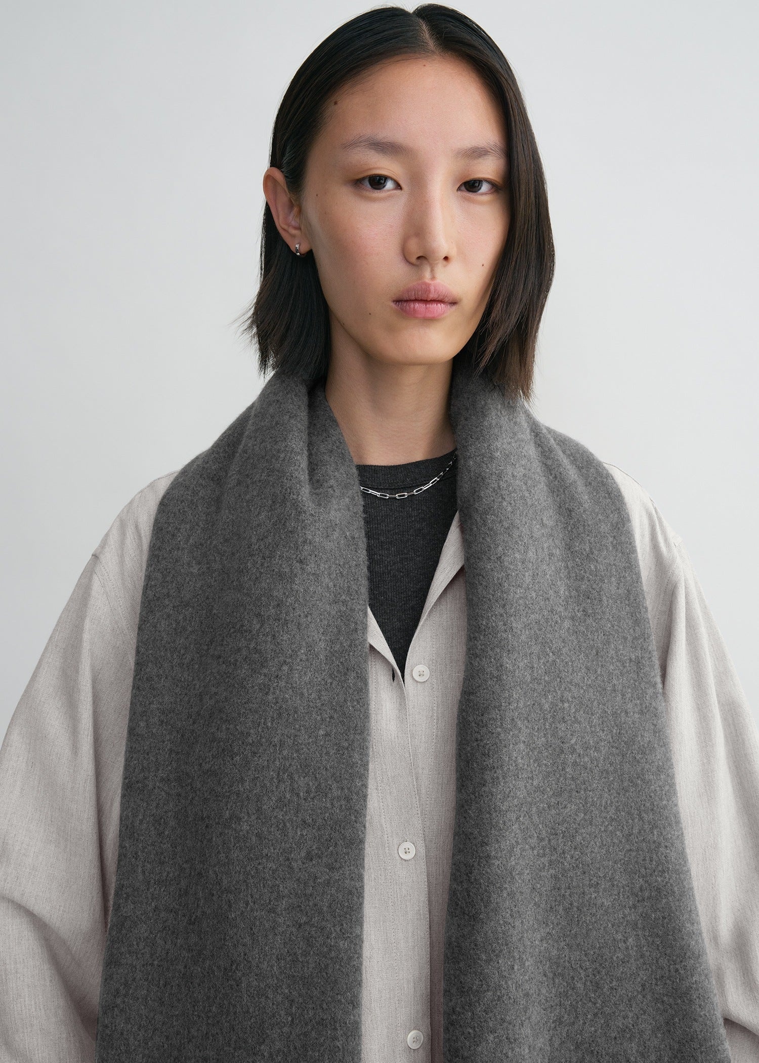 Wide classic wool scarf mid grey - 3