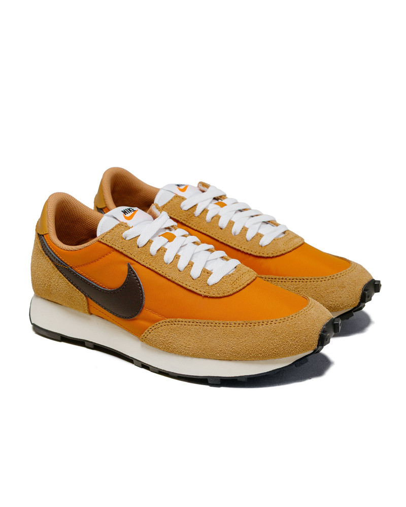 Nike Daybreak SP Flax/Velvet Brown-Monarch outlook