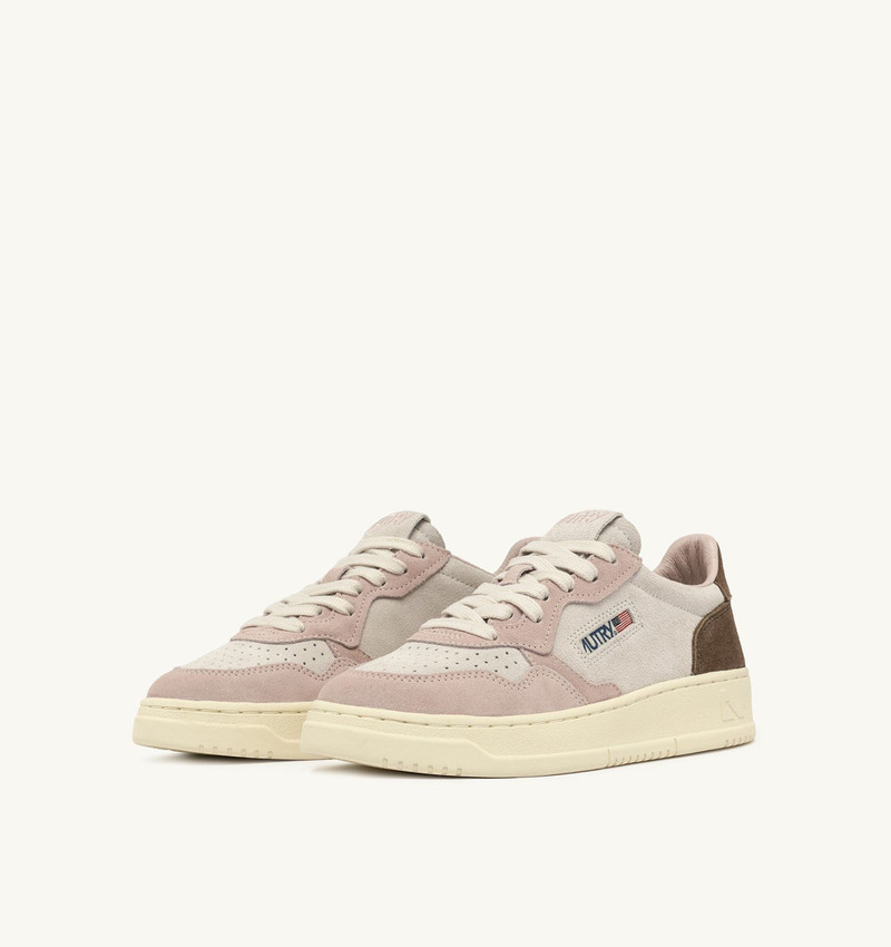 AUTRY MEDALIST LOW TRICOLOR SNEAKERS IN POWDER AND EBONY SUEDE outlook
