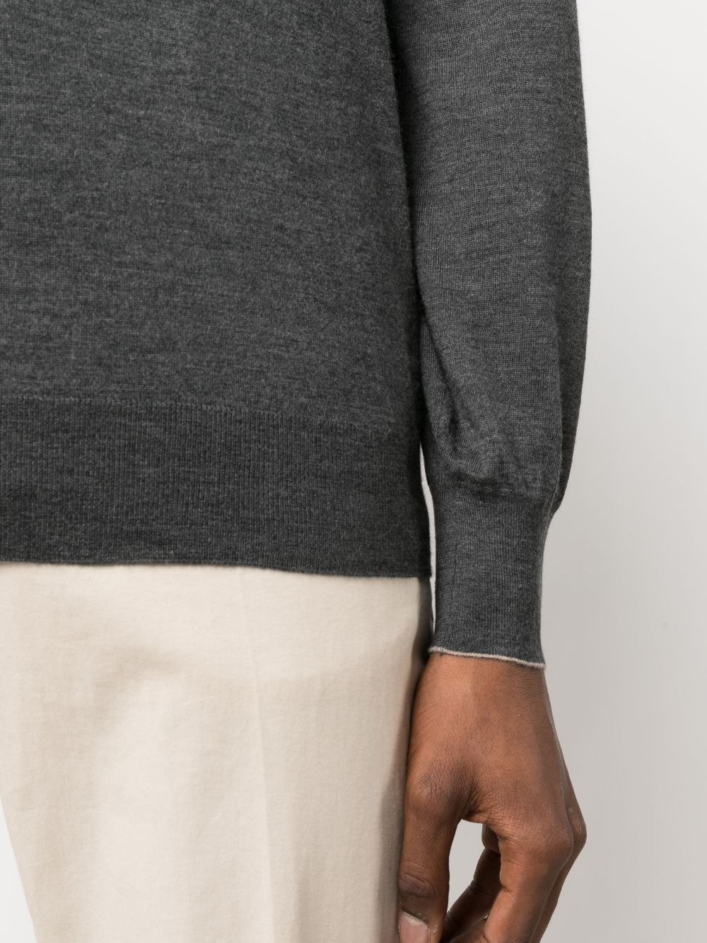 V-neck fine-knit jumper - 5