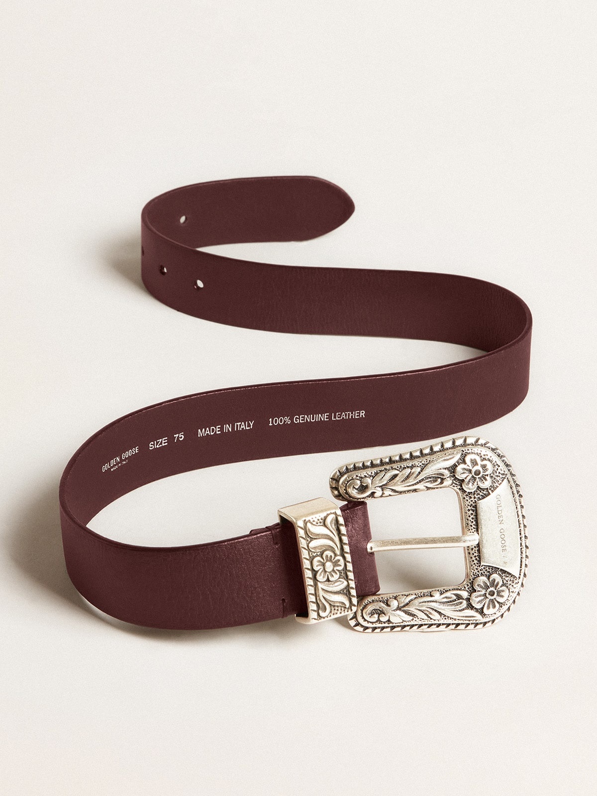 Women’s belt in burgundy leather with decorated silver buckle - 4