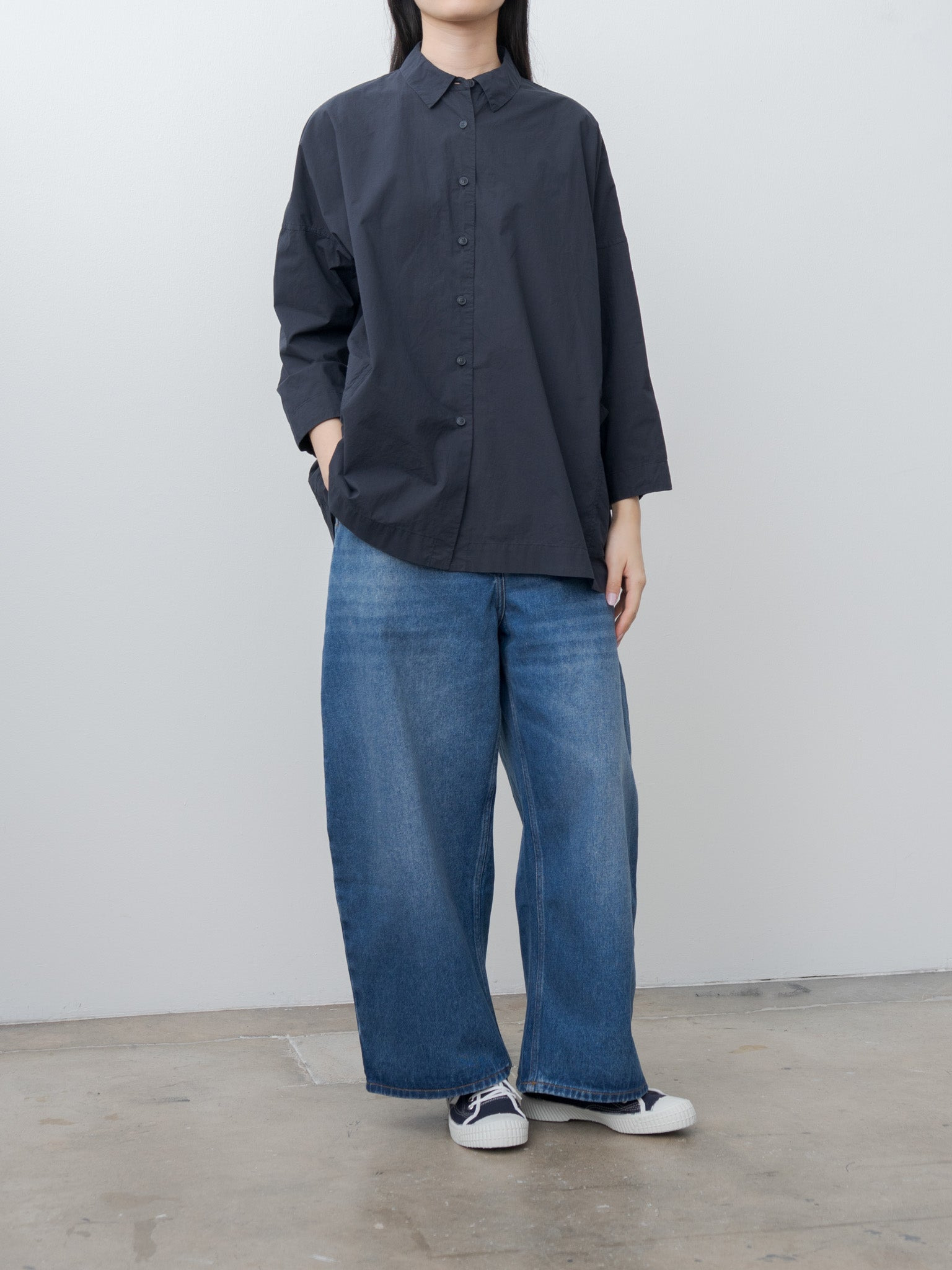 900F Military Trainer - Navy/White (women's) - 5