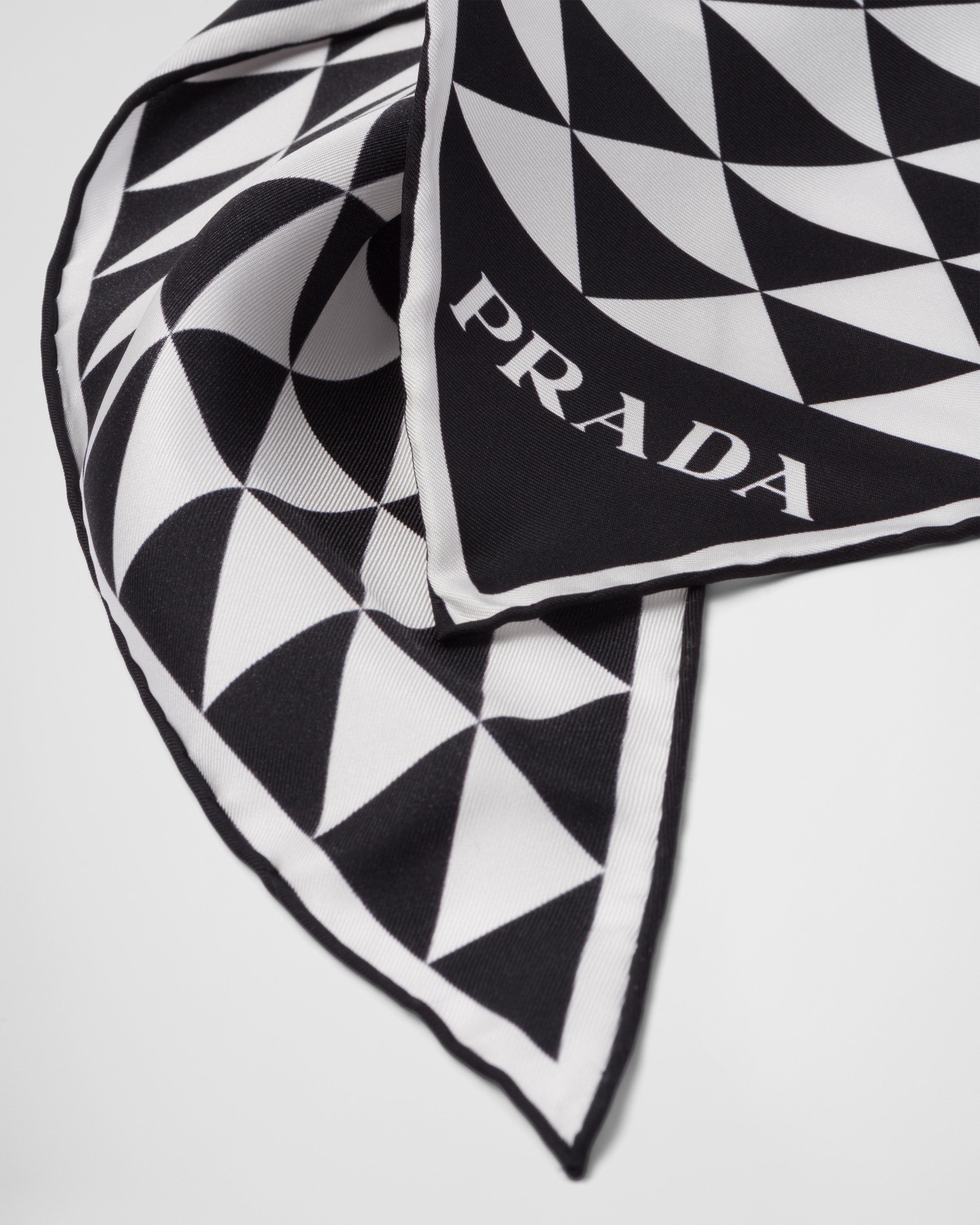 スカーフ [PRADA] Printed silk twill scarf Prada Printed Silk Twill 90CM Square Scarf | Saks Fifth Avenue