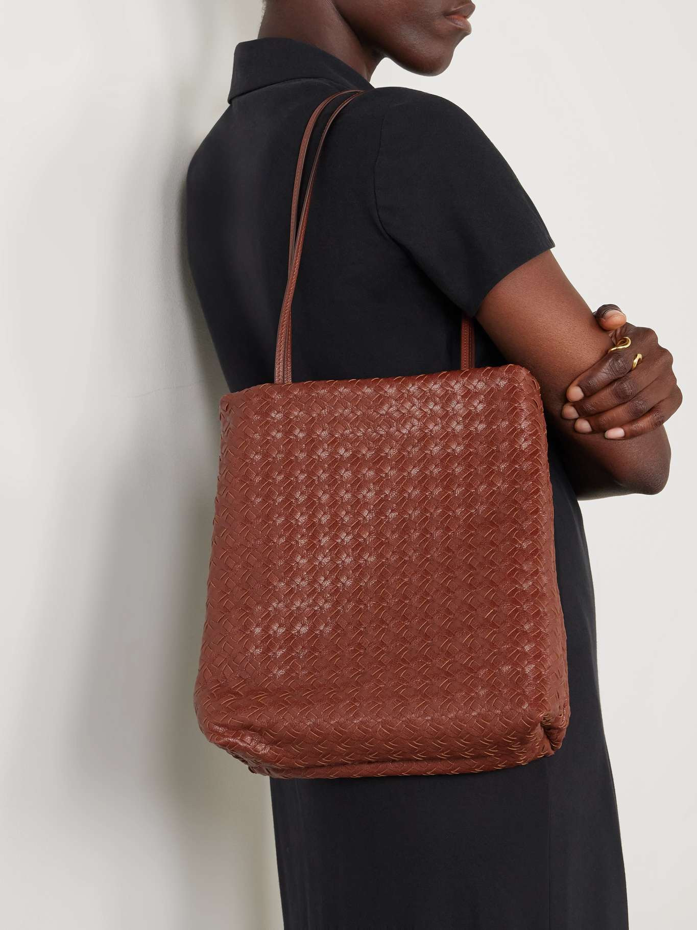 Lilou woven textured-leather shoulder bag Brown - 6