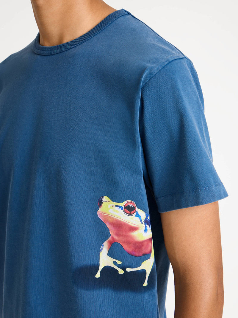 PEEKING FROG TSHIRT IN MID BLUE 6