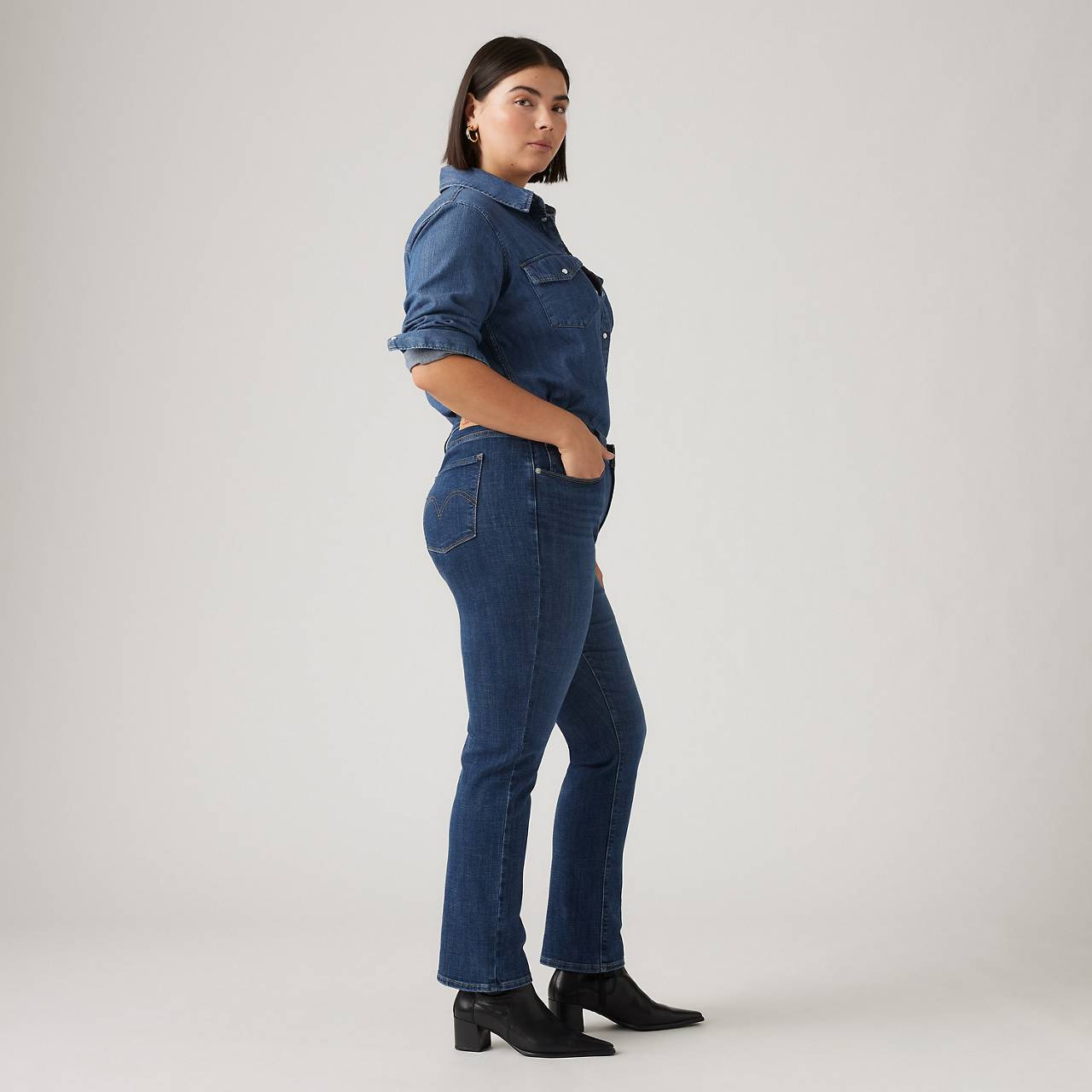 CLASSIC STRAIGHT FIT WOMEN'S JEANS - 9