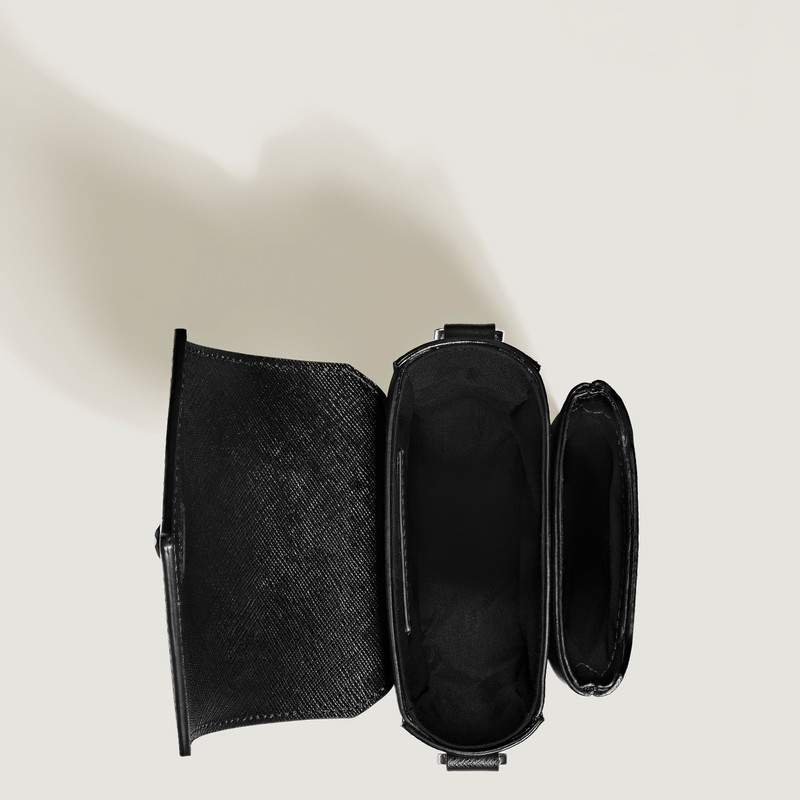 Sartorial vertical messenger 10