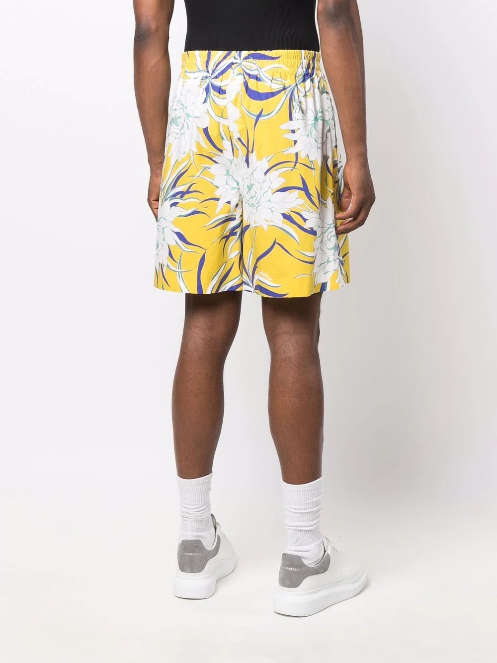 graphic-print knee-length shorts - 4