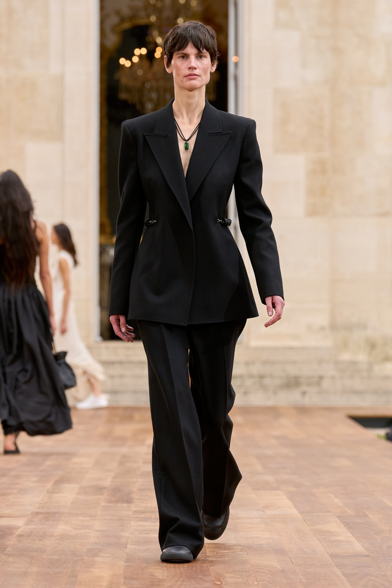 GABRIELA HEARST Epona Chain Blazer in Black Recycled Virgin Wool outlook