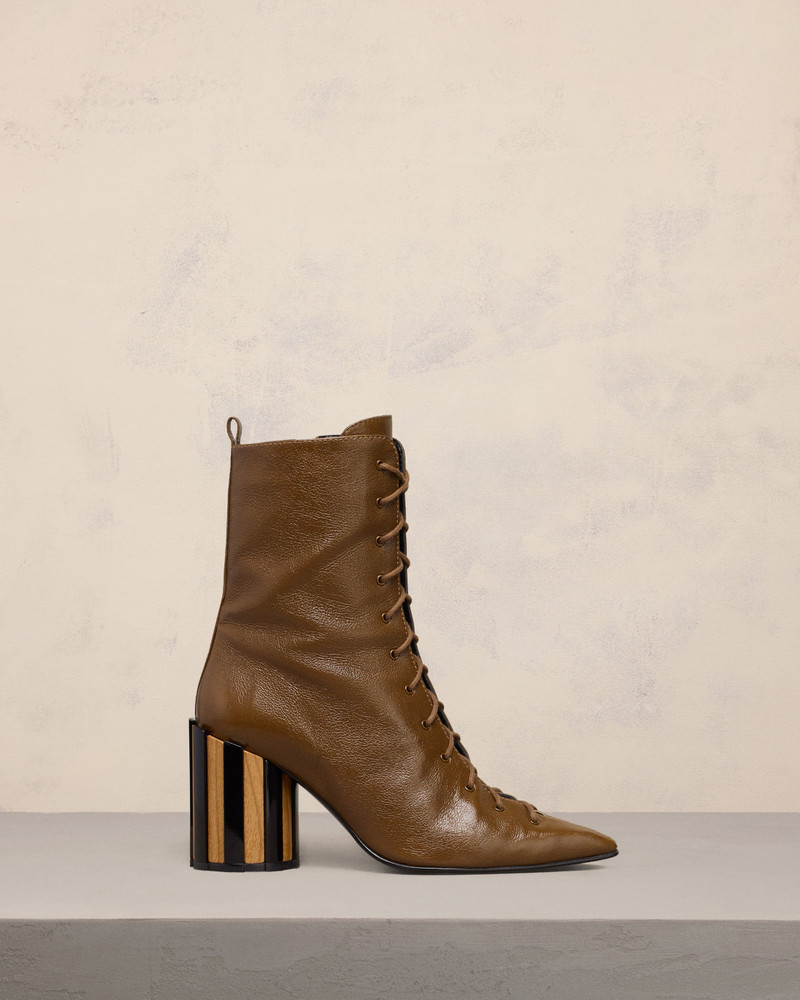 POINTED TOE LACE-UP BOOTS 1