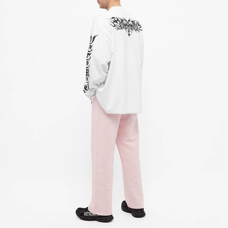 VETEMENTS VETEMENTS Long Sleeve Gothic Logo Oversized Tee outlook