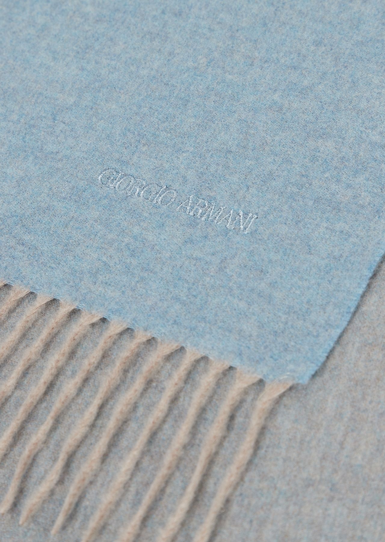 Cashmere scarf with embroidered logo 3