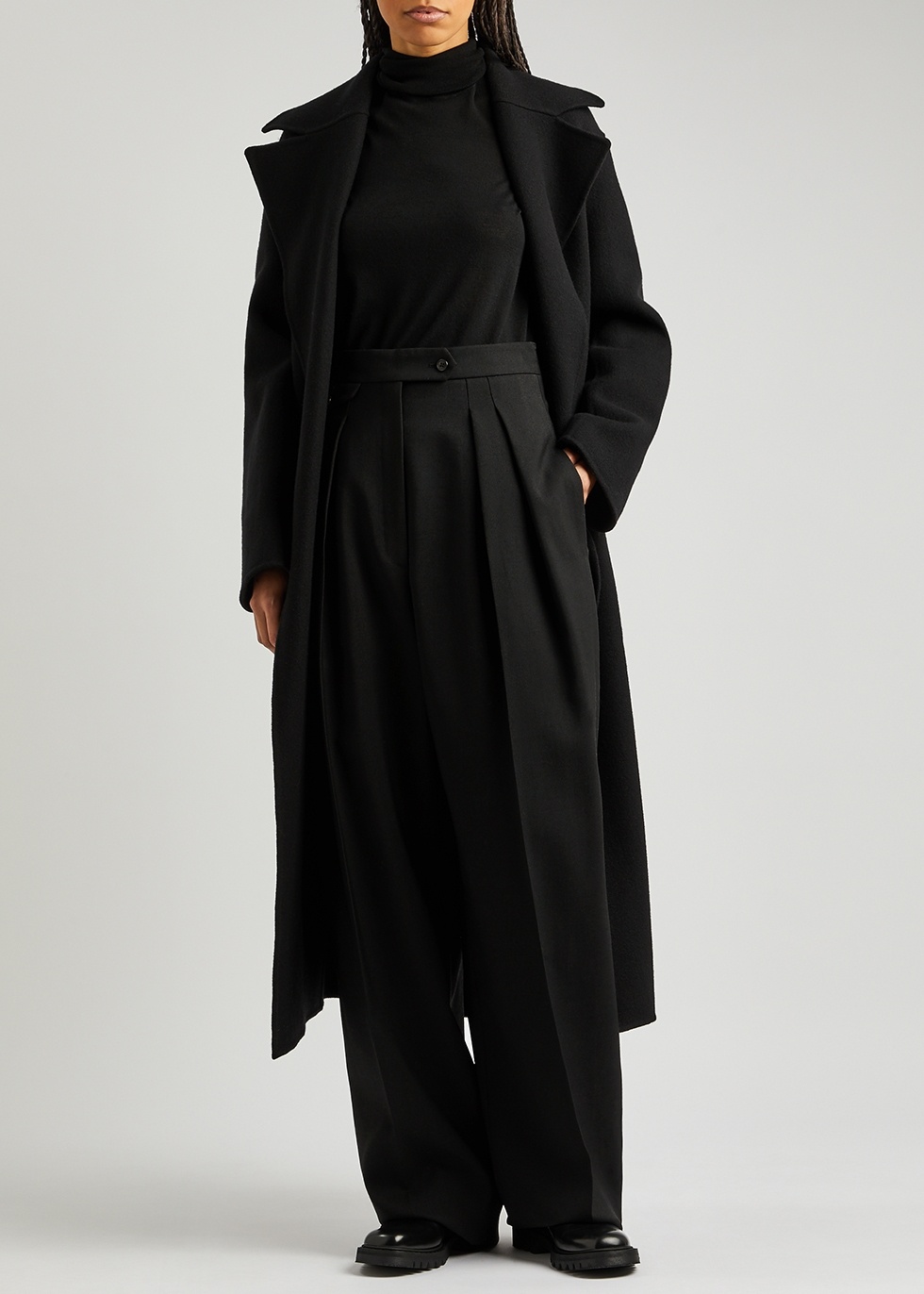 コート [The Row] Malika Coat in Wool and Cashmere Malika Coat Black in Wool and Cashmere – The Row