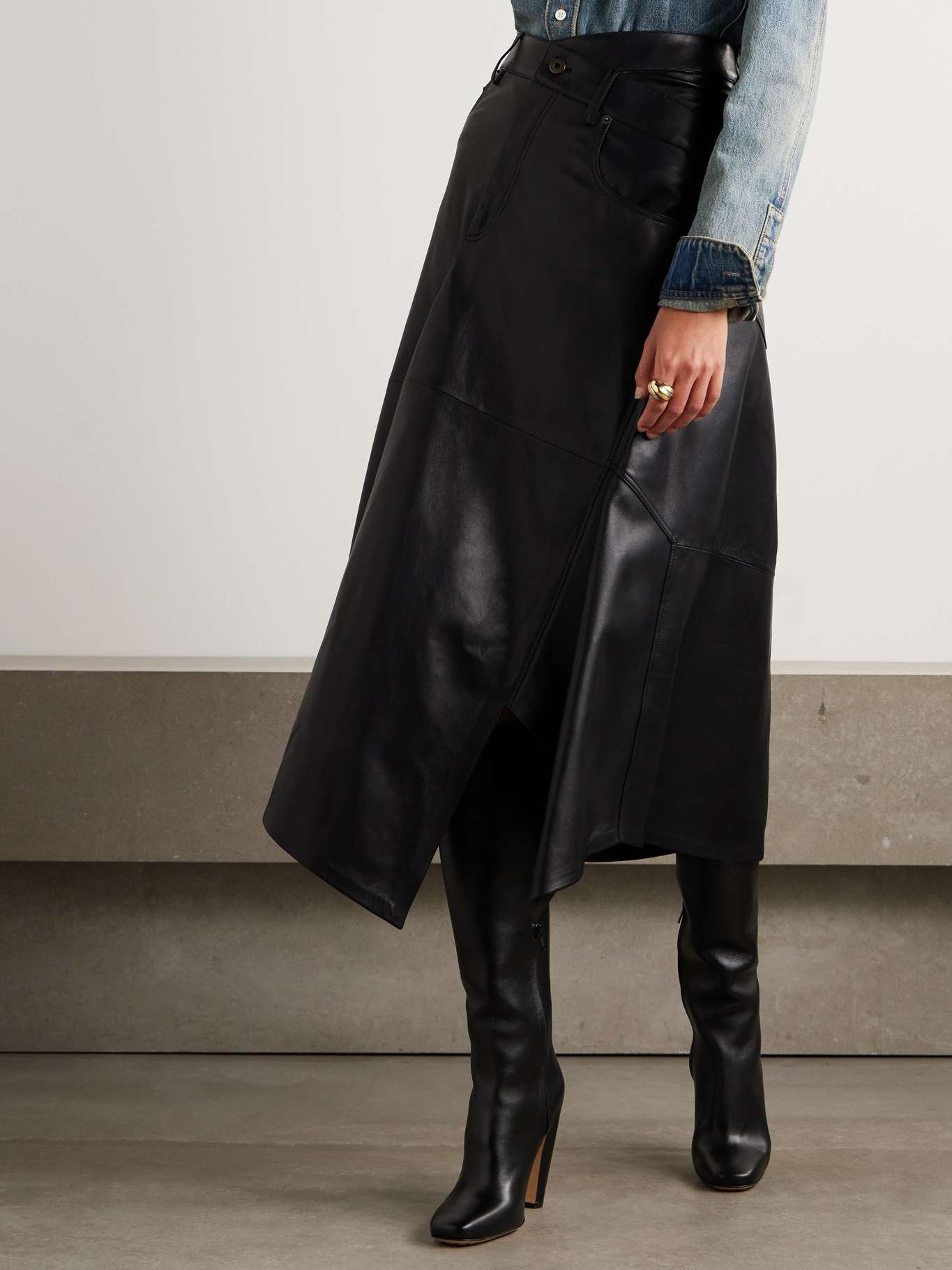 Asymmetric paneled leather midi skirt - 3