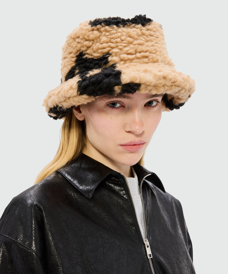 Beige teddy bucket hat with "Follow the Rabbit®" motif 3