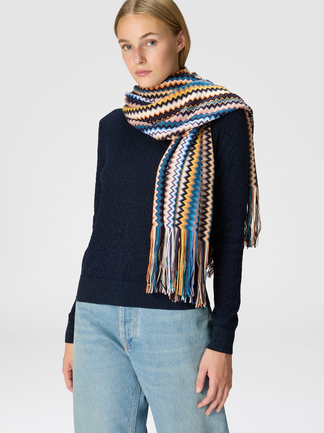 Zig zag wool scarf with fringes 3