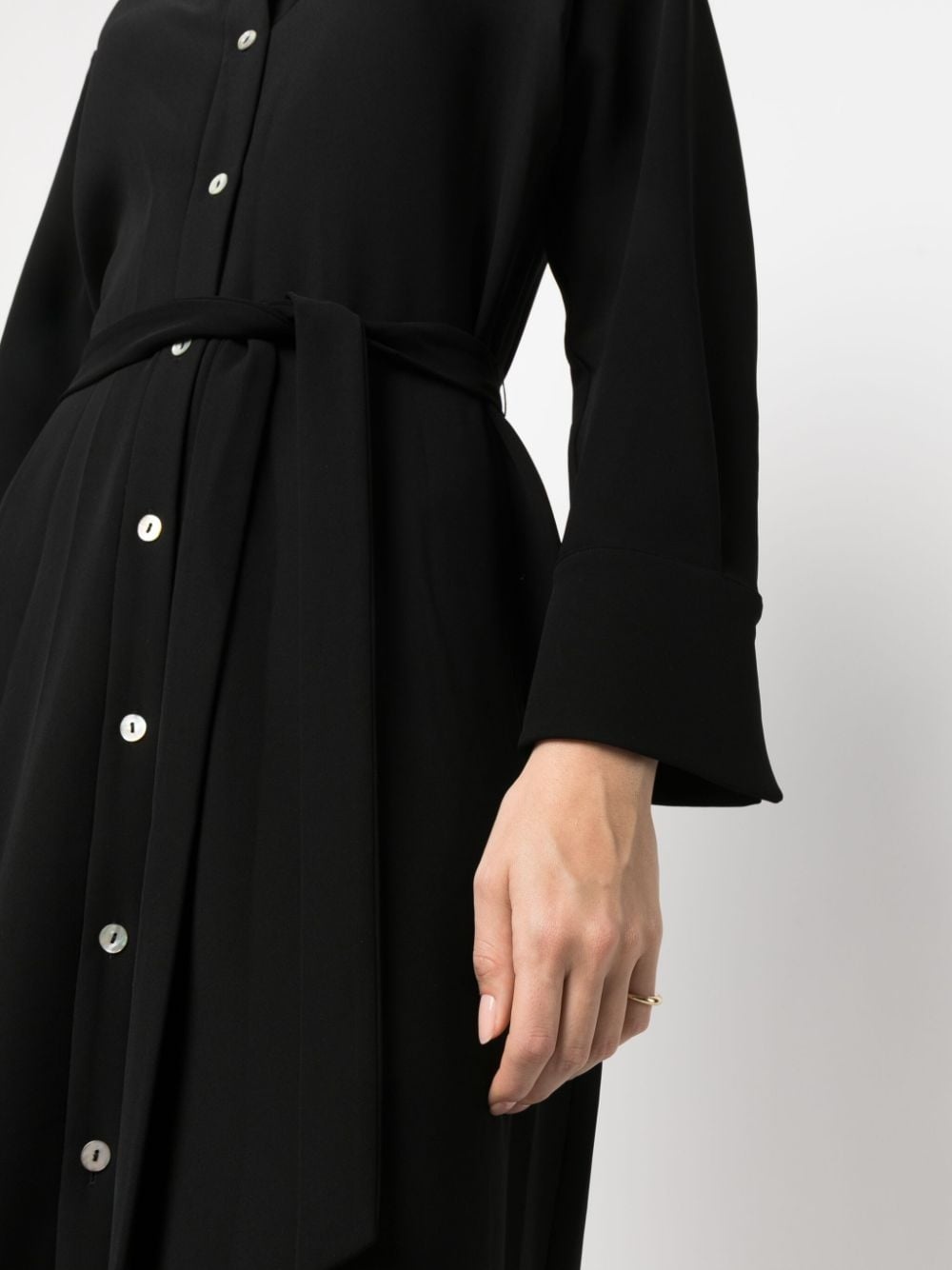 tied-waist V-neck shirt dress - 5