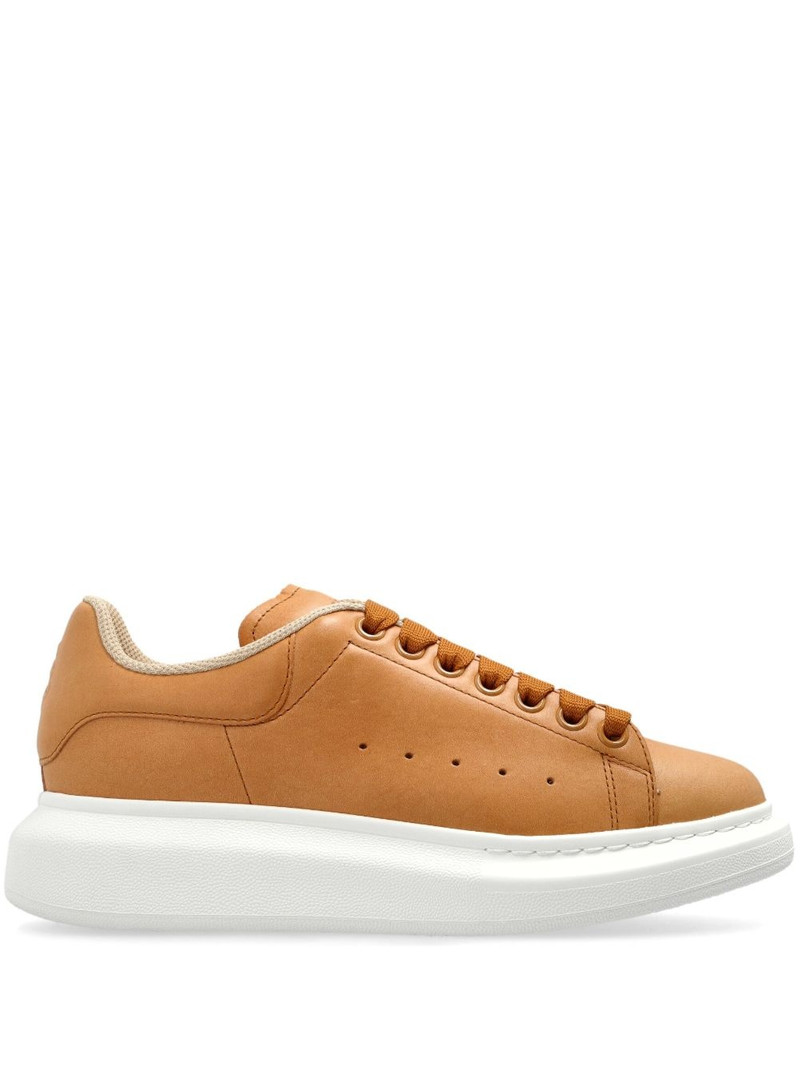 Oversized sneakers 1