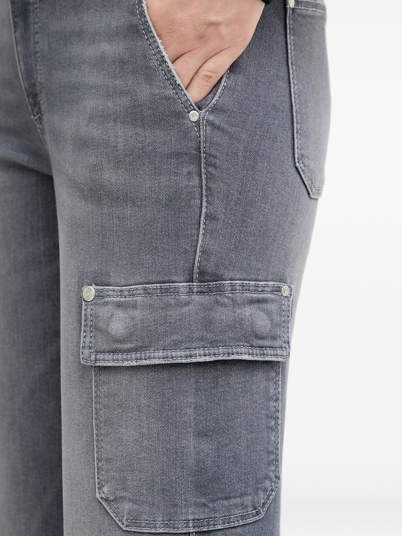 cargo-pocket jeans 4
