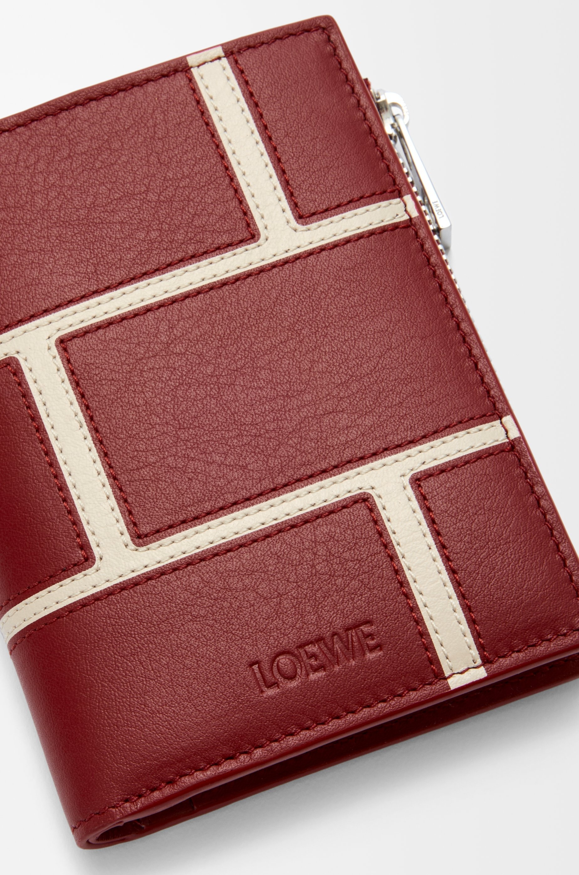 Slim compact wallet in classic calfskin - 5