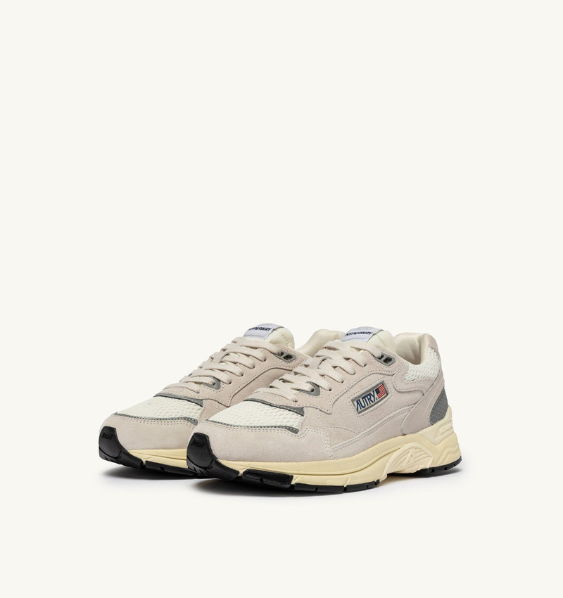 AUTRY HYPERWAY SNEAKERS IN WHITE AND SILVER MESH AND SUEDE outlook