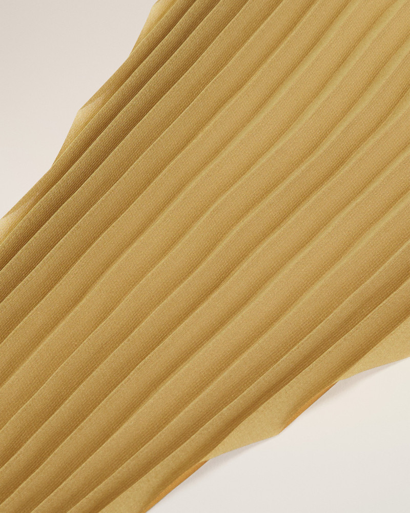 MUSTARD PLEATED DIAMOND SHAPED SCARF 4