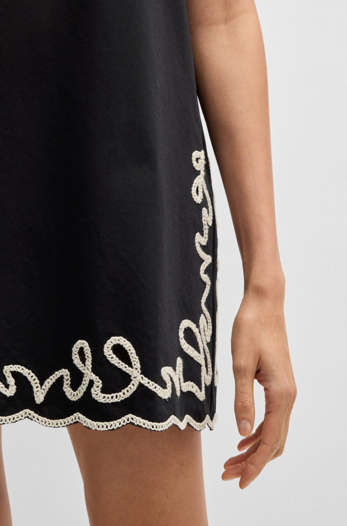 COTTON DRESS WITH CONTRAST EMBROIDERY - 6