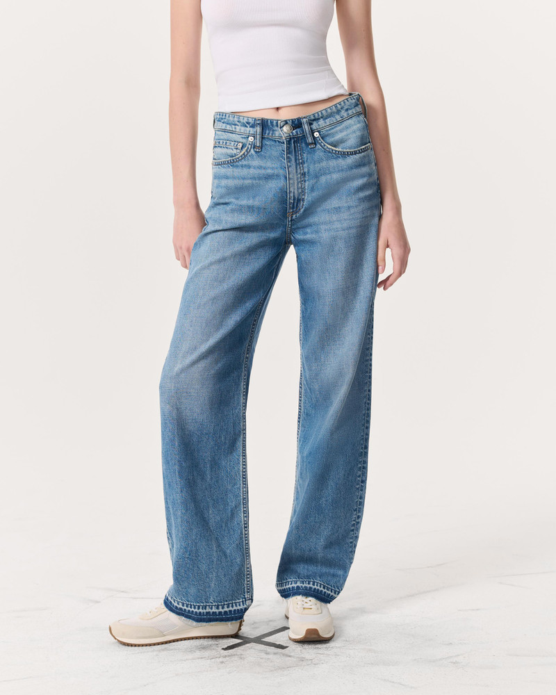 rag & bone Featherweight Logan Wide-Leg Jeans
Featherweight Denim outlook