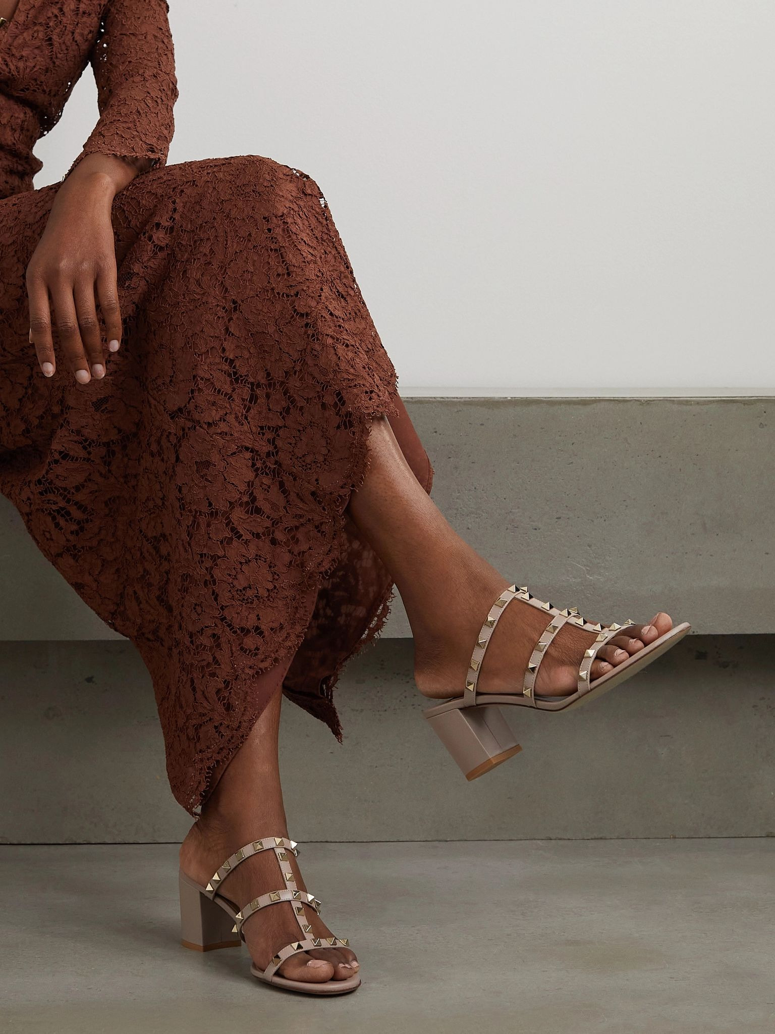 Valentino Garavani Rockstud 60 leather mules Neutral - 2