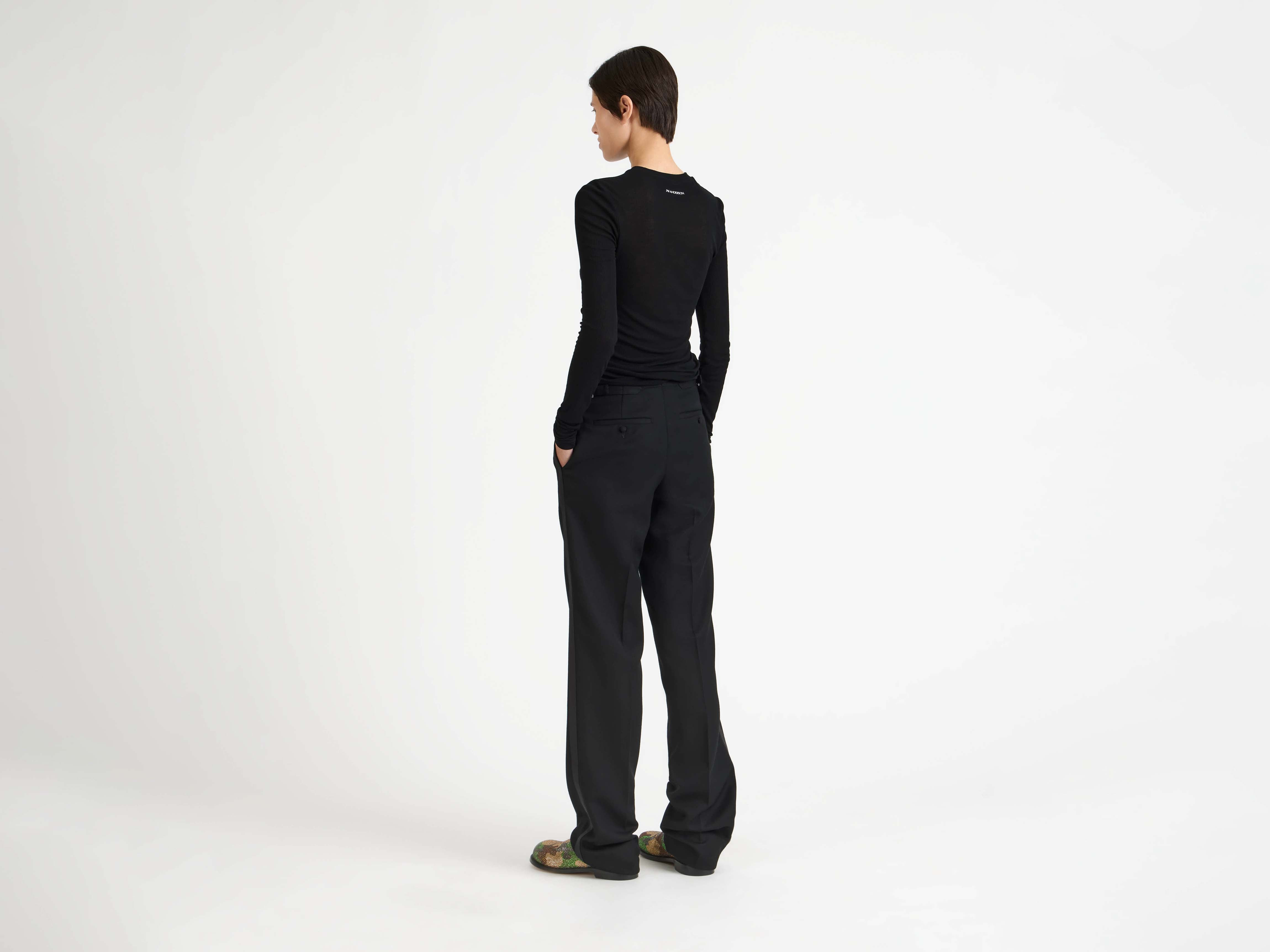LONG SLEEVE CREW NECKLINE TOP IN BLACK - 3