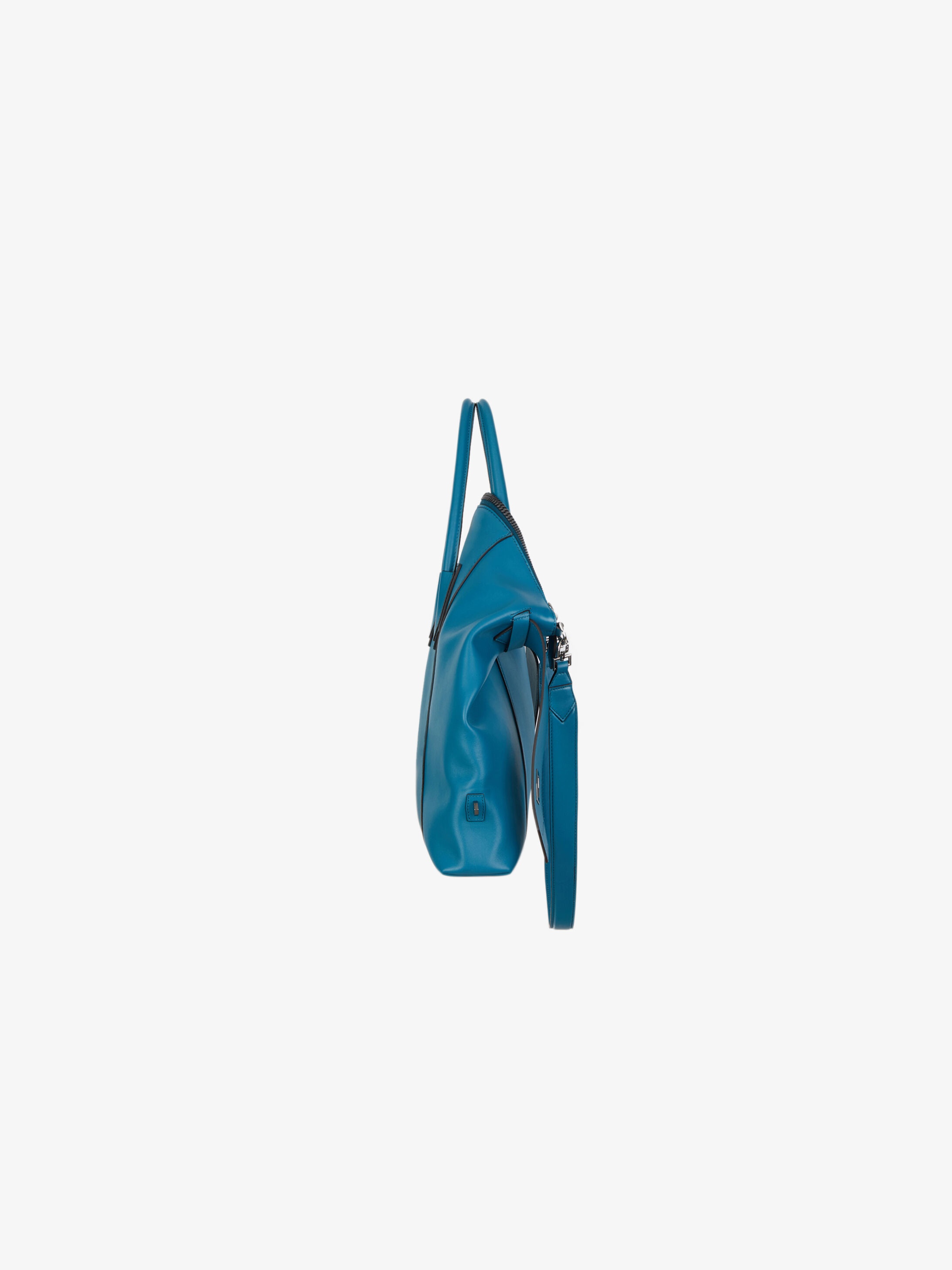 Medium Antigona Soft bag in smooth leather - 3