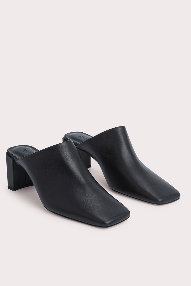 BY FAR SANYA BLACK NAPPA LEATHER outlook