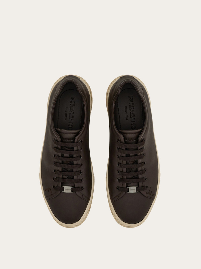 Low-top sneaker 2