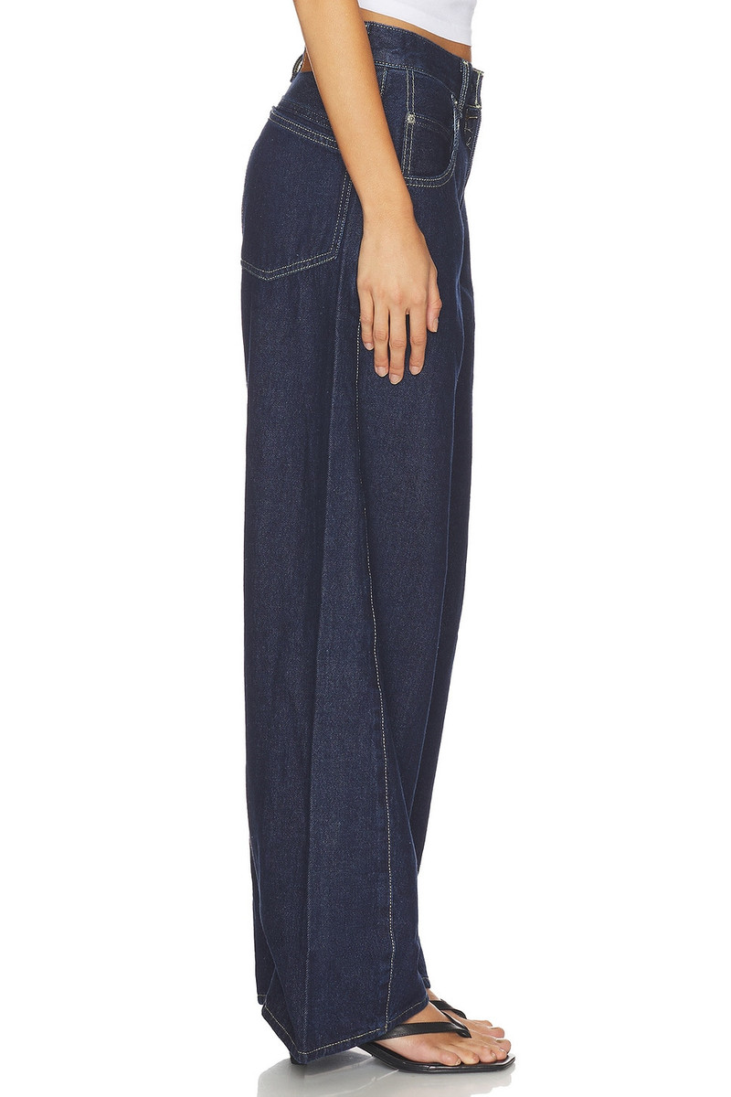 Levi's Super Baggy Barrel outlook