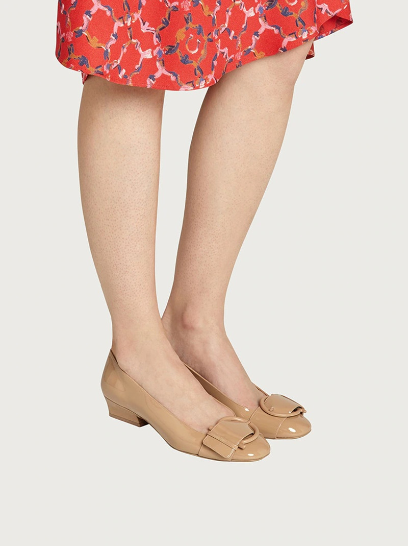 FERRAGAMO GANCINI PUMP SHOE outlook