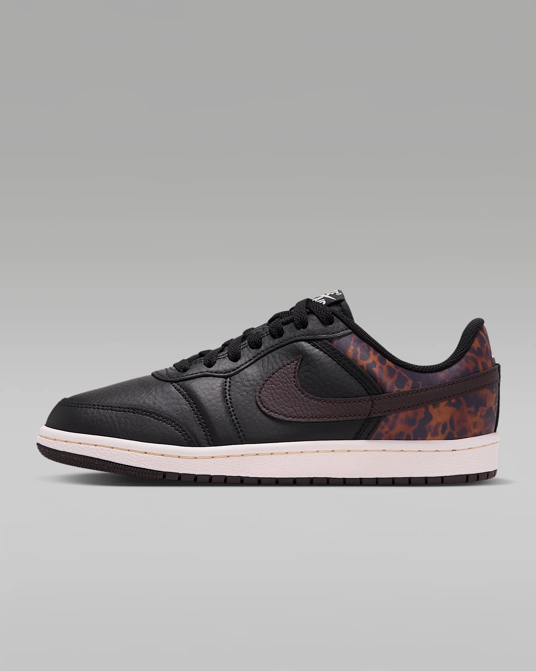 Air Jordan Skyline Low Women's Shoes - 1