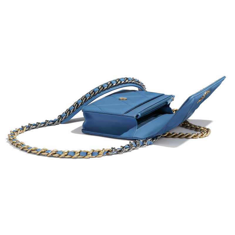 CHANEL 19 Wallet on Chain 4