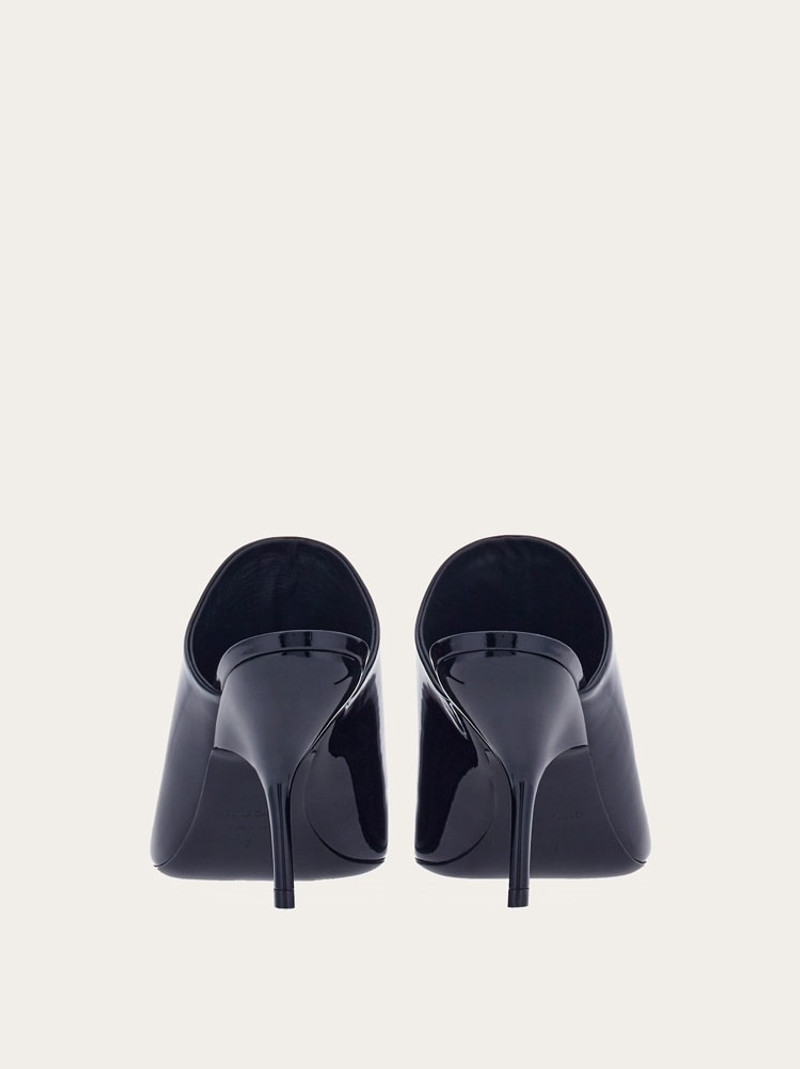 FERRAGAMO OPEN-TOE SLIDE outlook