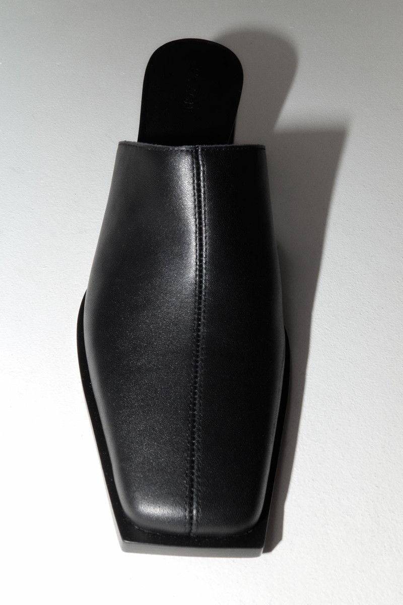 ST. AGNI Clog Heel - Black outlook