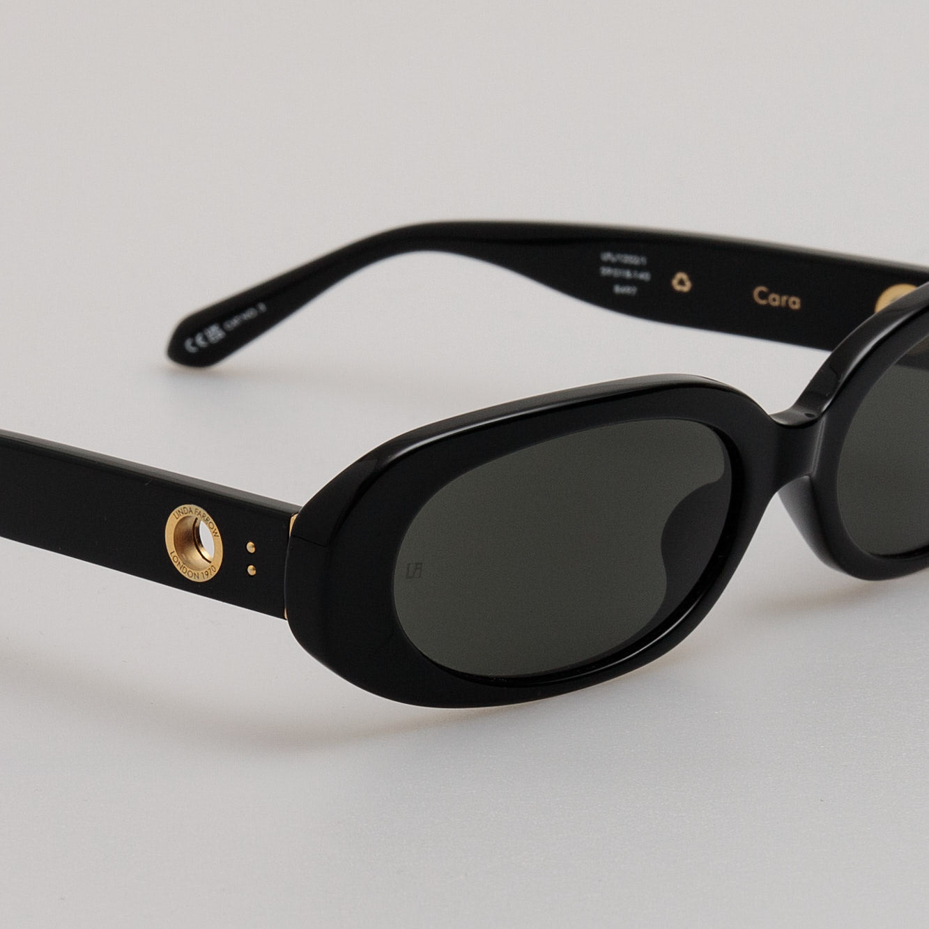 CARA OVAL SUNGLASSES IN BLACK - 4
