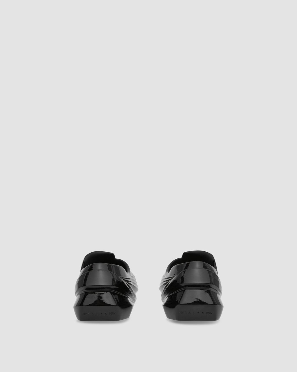 MONO SLIP ON SHINY BLACK - 6