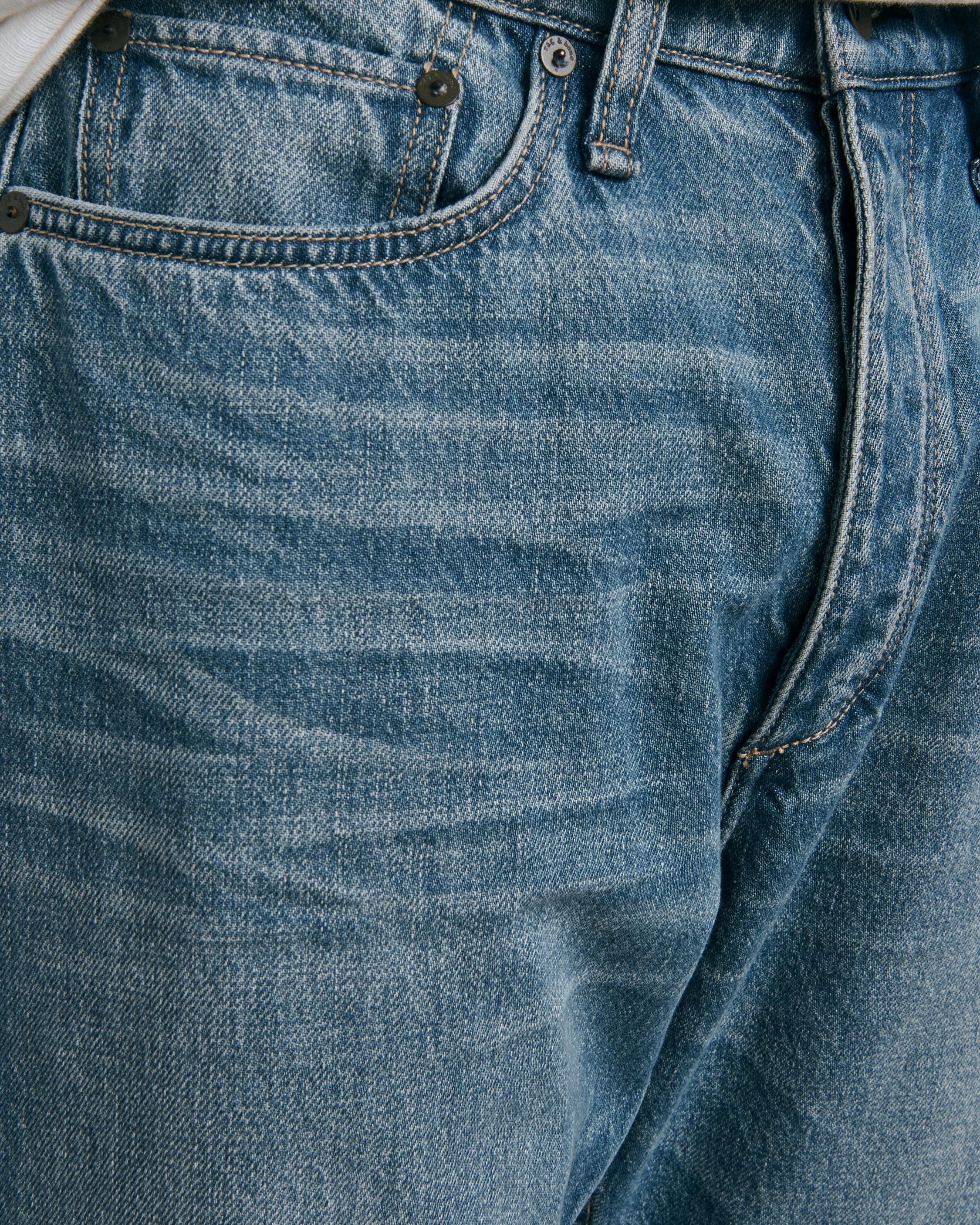 Fit 4 - Payne
Straight Fit Light Indigo Rigid Jean - 5