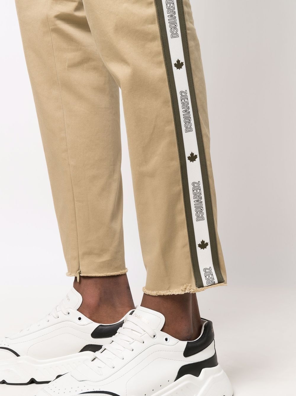 side stripe-print chino trousers - 5